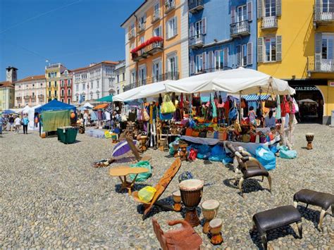 markt in locarno|Market in Piazza Grande